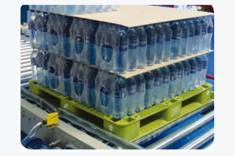Case-pack conveyor